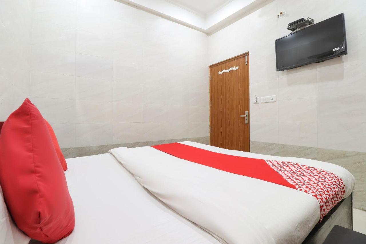 Hotel Oyo 69378 Trilok Dham Vrindāvan Exterior foto