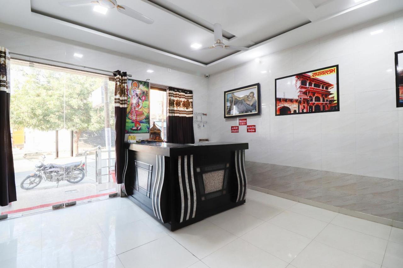 Hotel Oyo 69378 Trilok Dham Vrindāvan Exterior foto