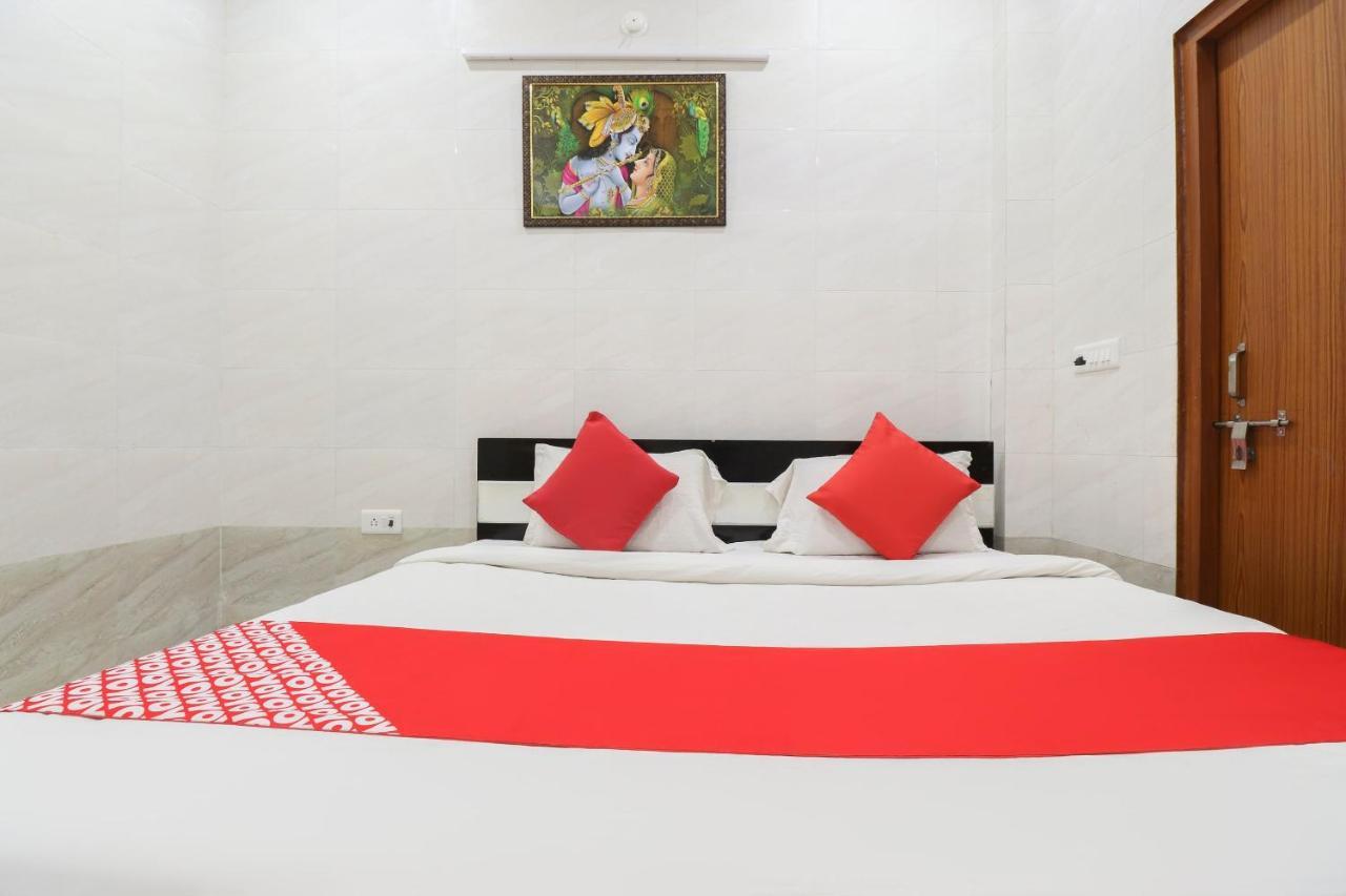Hotel Oyo 69378 Trilok Dham Vrindāvan Exterior foto