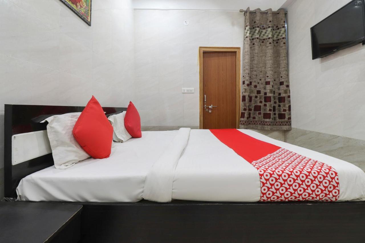 Hotel Oyo 69378 Trilok Dham Vrindāvan Exterior foto