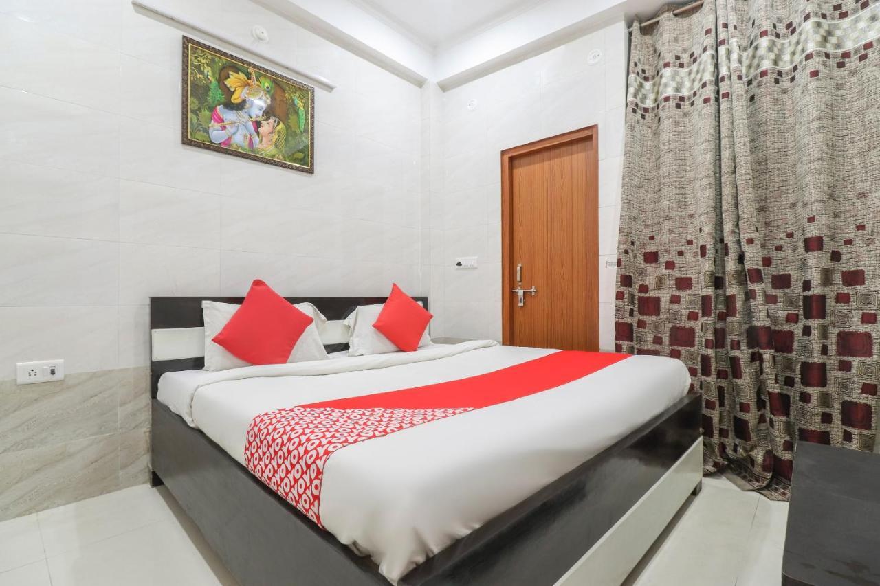Hotel Oyo 69378 Trilok Dham Vrindāvan Exterior foto