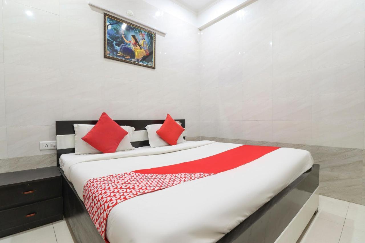 Hotel Oyo 69378 Trilok Dham Vrindāvan Exterior foto