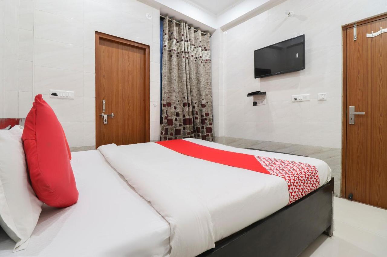 Hotel Oyo 69378 Trilok Dham Vrindāvan Exterior foto