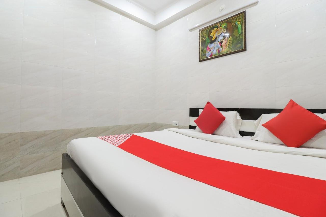Hotel Oyo 69378 Trilok Dham Vrindāvan Exterior foto